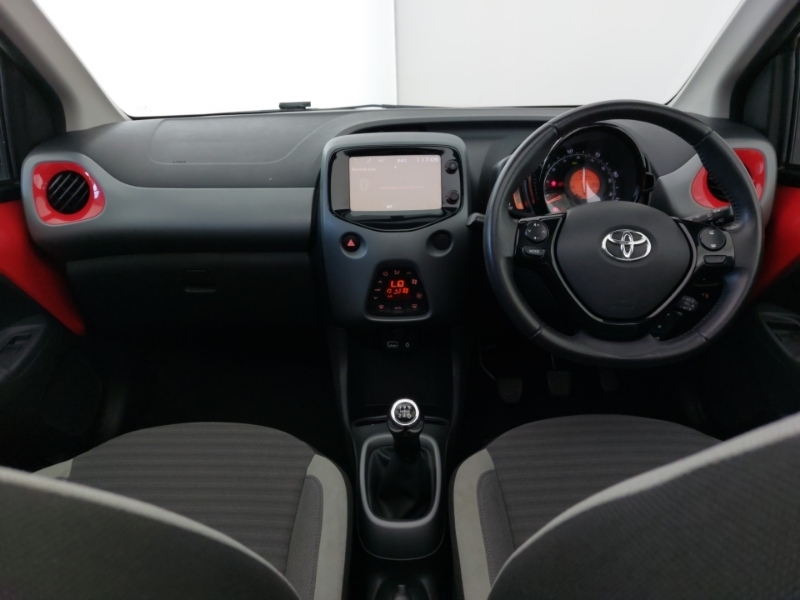 Toyota Aygo 1.0 Vvt-i X-plore Red #3