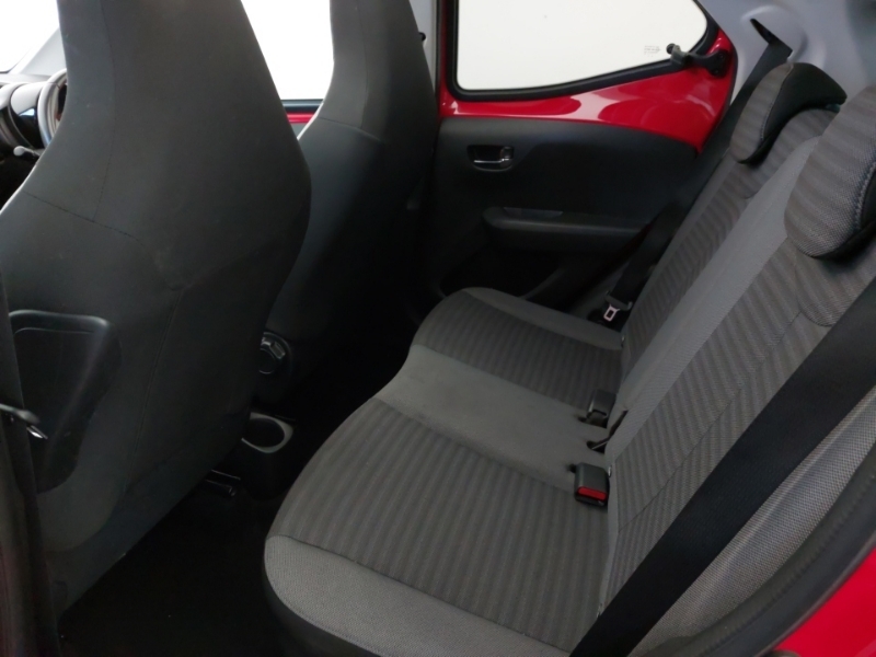 Toyota Aygo 1.0 Vvt-i X-plore Red #6