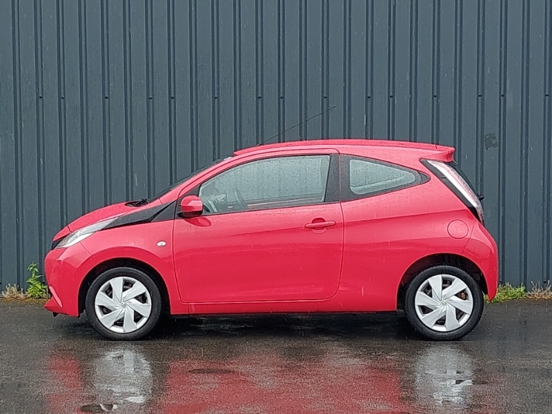 Toyota Aygo 1.0 Vvt-i X-play Red #4