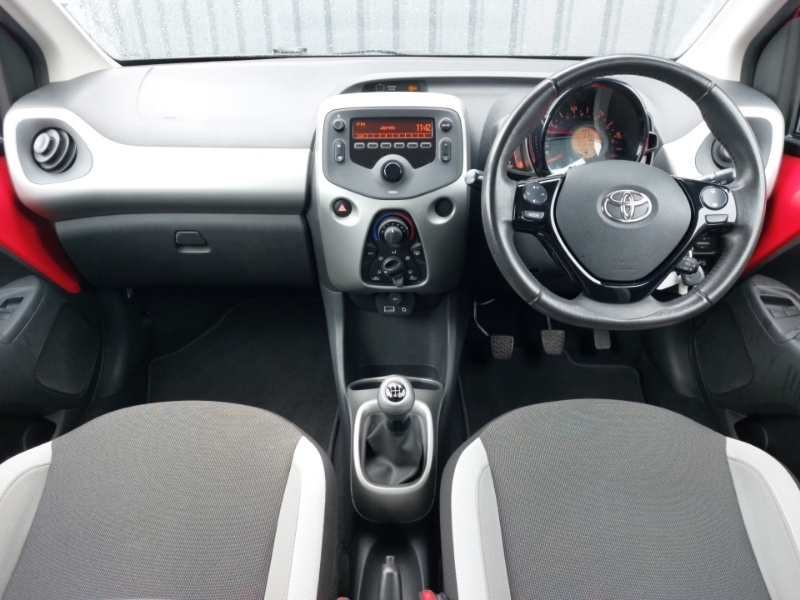 Toyota Aygo 1.0 Vvt-i X-play Red #3