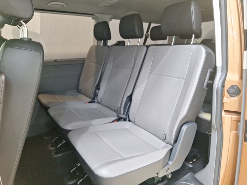 Volkswagen Transporter Shuttle 2.0 Tdi 150Ps Se Minibus Dsg Brown #6