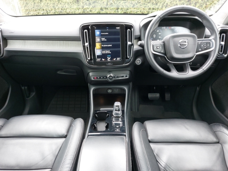 Volvo XC40 2.0 B4p Inscription Pro 7 Speed LL71VNX Black #3