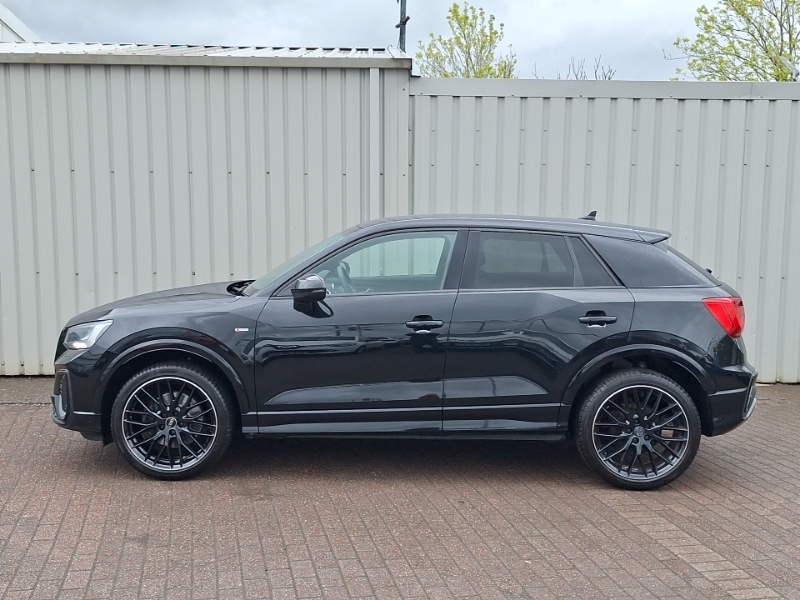 Audi Q2 30 Tfsi Black Edition Black #4