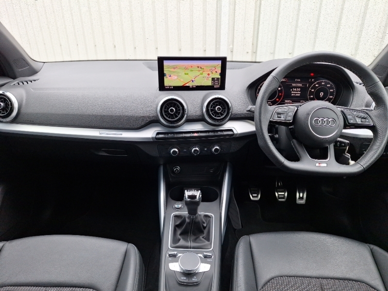 Audi Q2 30 Tfsi Black Edition Black #3