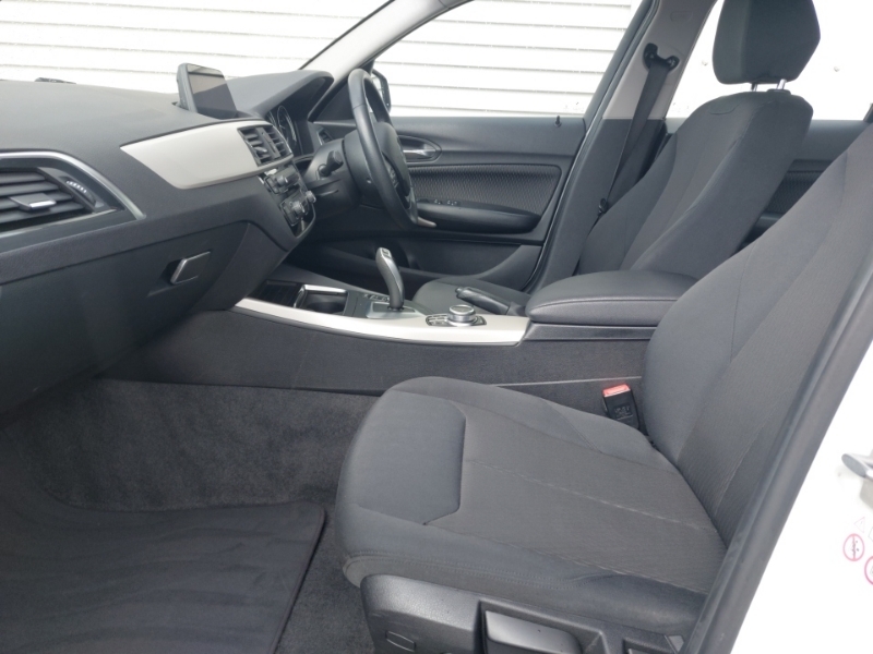 BMW 1 Series 118I 1.5 Se Business Nvservotrn Step White #5