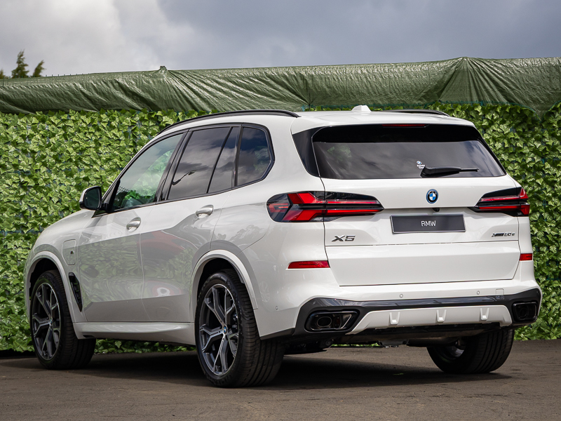 BMW X5 Xdrive50e M Sport Pro Pack White #2