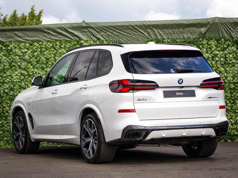 BMW X5 Xdrive50e M Sport Pro Pack White #2