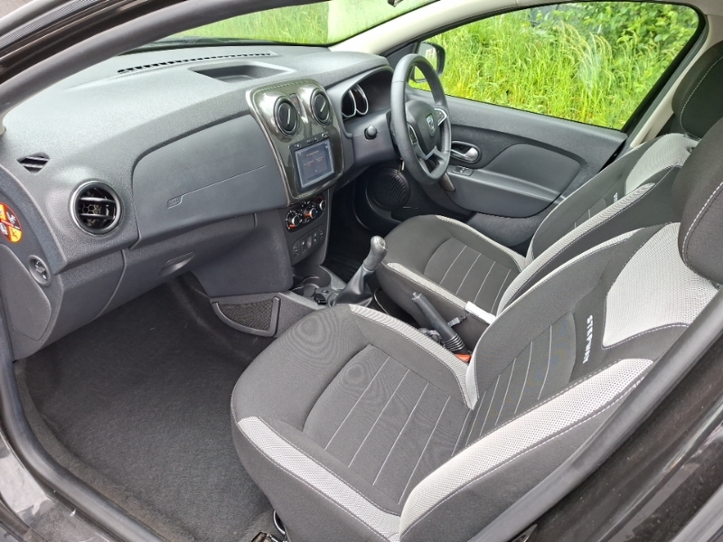 Dacia Sandero Stepway 0.9 Tce Comfort Black #4
