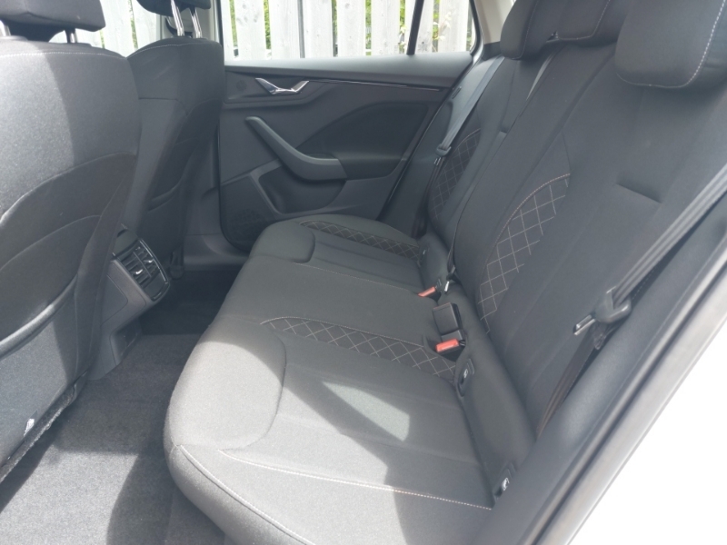 Skoda Kamiq 1.0 Tsi 95 Se White #6