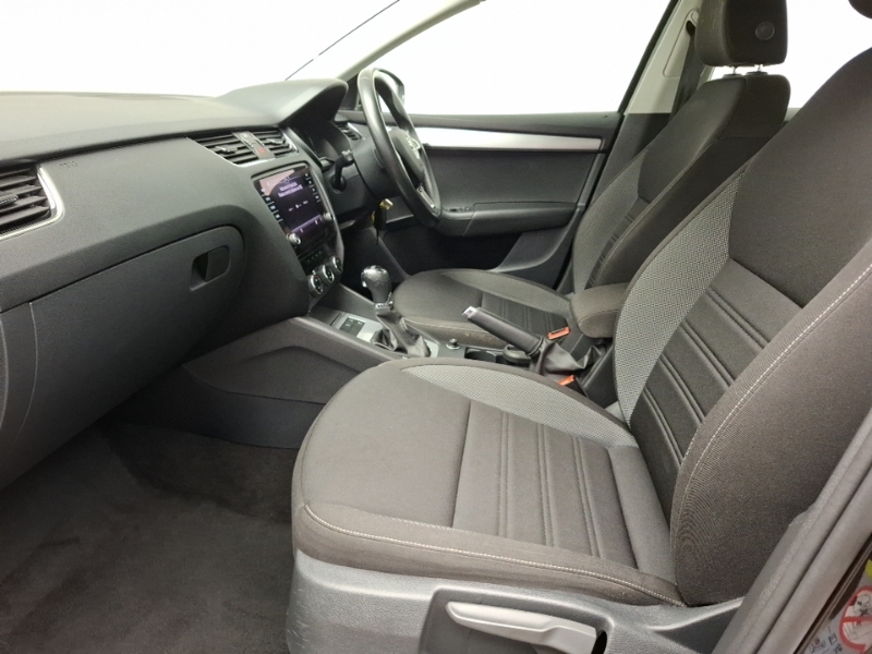 Skoda Octavia 1.5 Tsi Se Drive Dsg Black #5