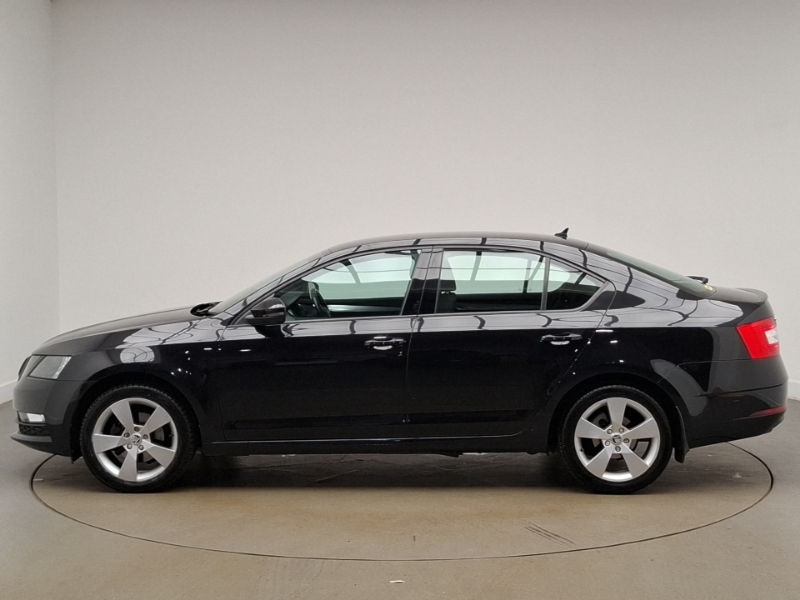 Skoda Octavia 1.5 Tsi Se Drive Dsg Black #4