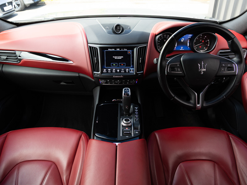 Maserati Levante V6 Granlusso Grey #3