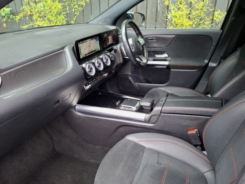 Mercedes-Benz GLA Class Gla 200 Amg Line Premium Black #5