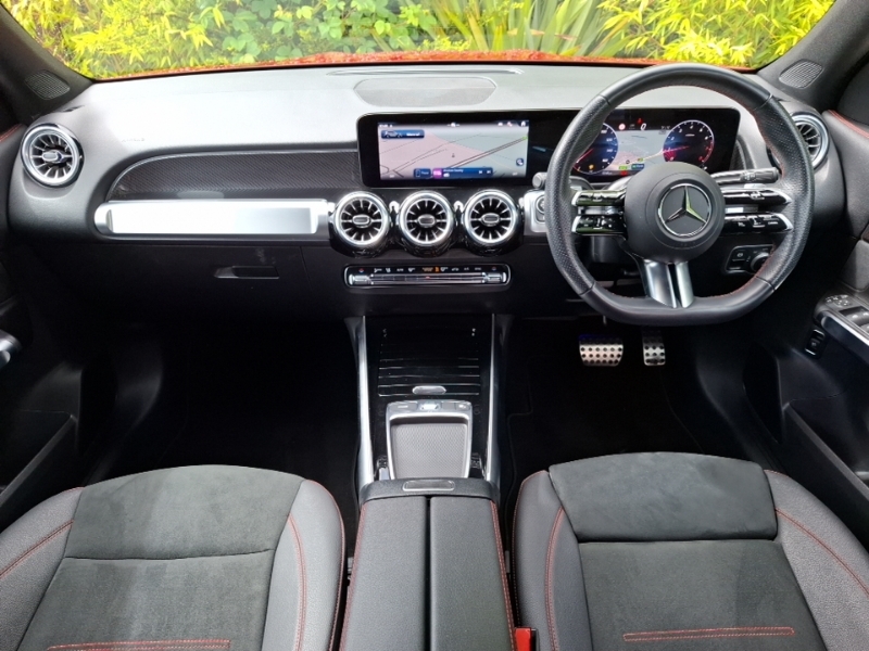 Mercedes-Benz GLB Class Glb 200 Amg Line Premium 7G-tronic Red #3