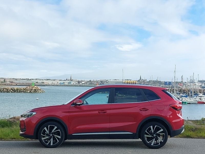 MG ZS 1.5 Hybrid Trophy Red #4
