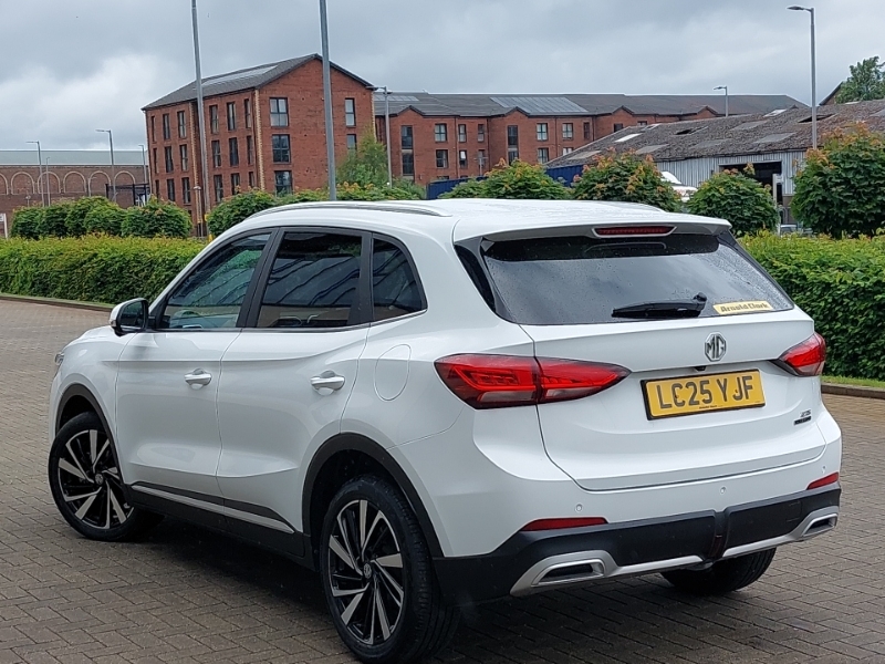 MG ZS 1.5 Hybrid Trophy White #2
