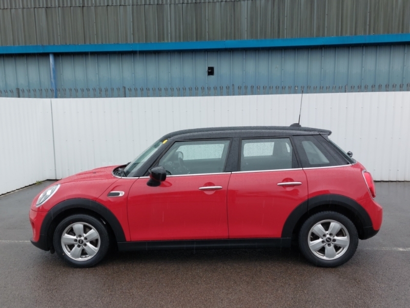 Mini Hatch 1.5 Cooper Classic II AJ69JXA Red #4
