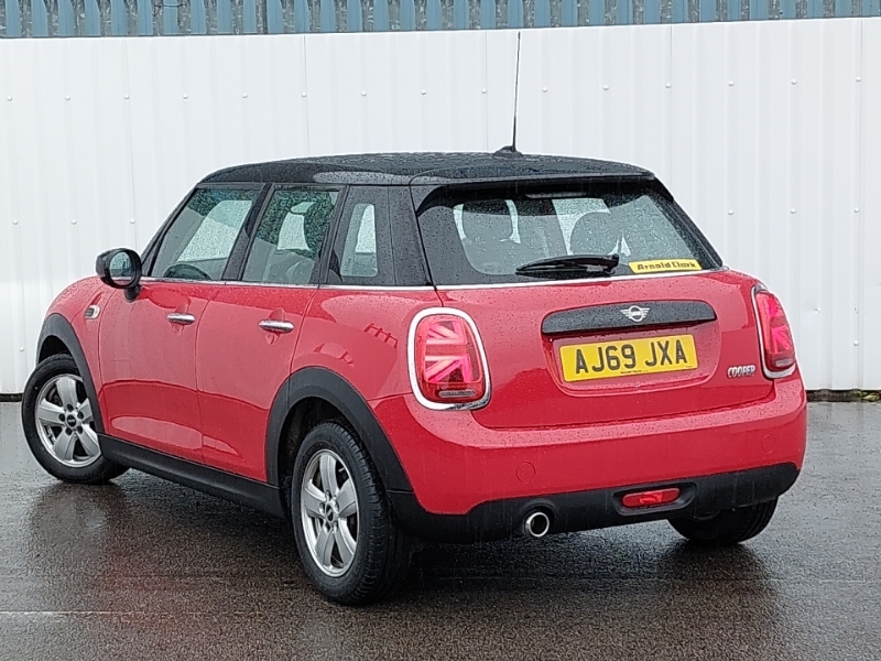 Mini Hatch 1.5 Cooper Classic II AJ69JXA Red #2