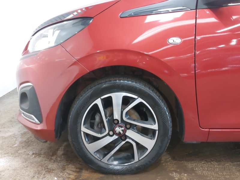 Peugeot 108 108 Collection Red #19