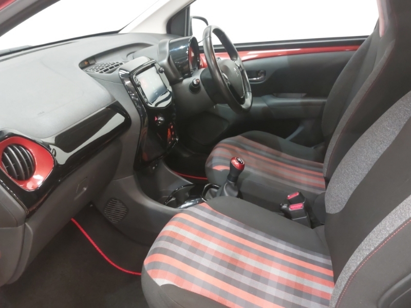Peugeot 108 108 Collection Red #5