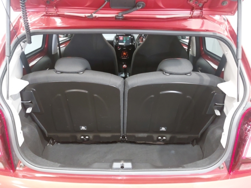 Peugeot 108 108 Collection Red #18