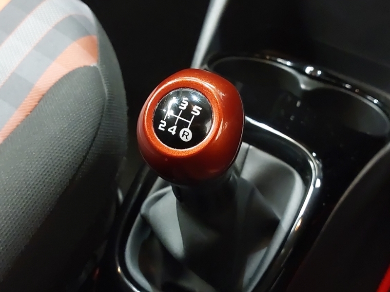 Peugeot 108 108 Collection Red #17