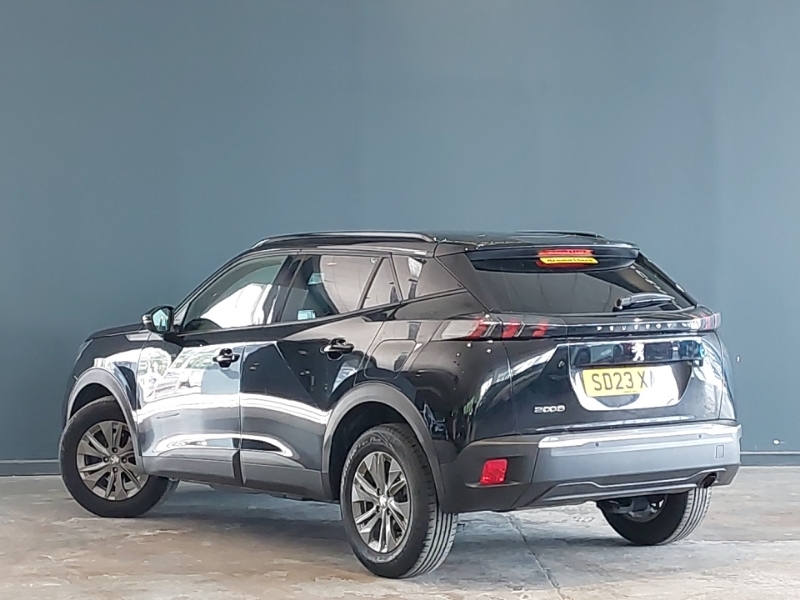 Peugeot 2008 1.2 Puretech Active Premium Black