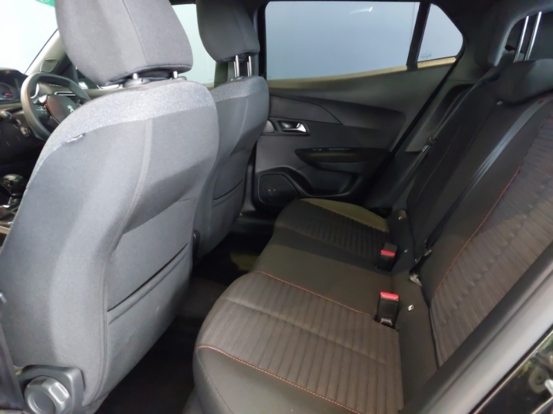 Peugeot 2008 1.2 Puretech Active Premium Black #4