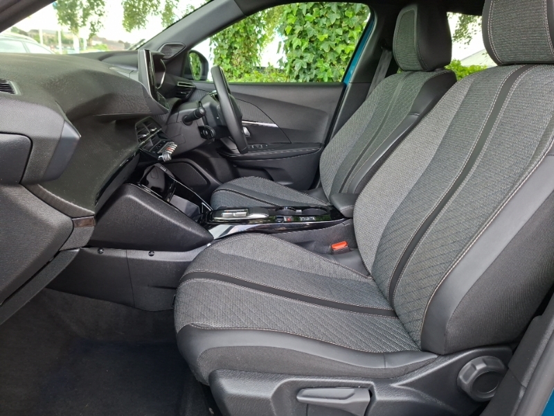 Peugeot e-2008 100Kw Allure 50Kwh Blue #5