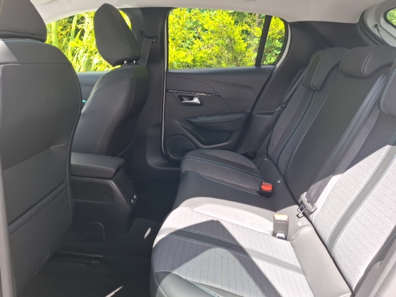 Peugeot 208 1.2 Puretech Allure Premium Hatchback M Black #6