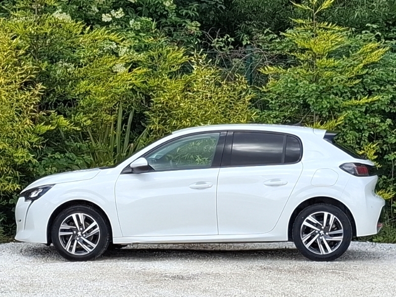 Peugeot 208 1.2 Puretech Allure Premium Hatchback M Black #4
