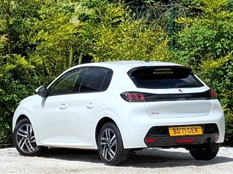 Peugeot 208 1.2 Puretech Allure Premium Hatchback M Black #2
