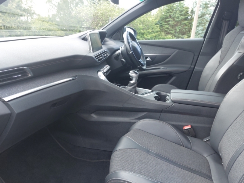 Peugeot 3008 1.5L Gt Line White #4