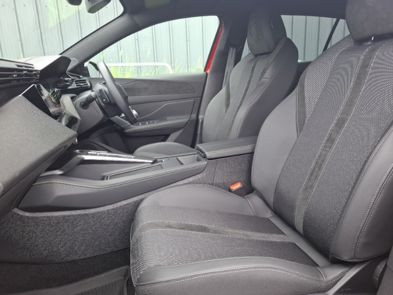 Peugeot 408 1.2 Hybrid 136 Gt E-dsc6 Red #5