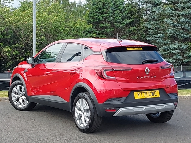 Renault Captur 1.3 Tce 140 Iconic Edc Red #2