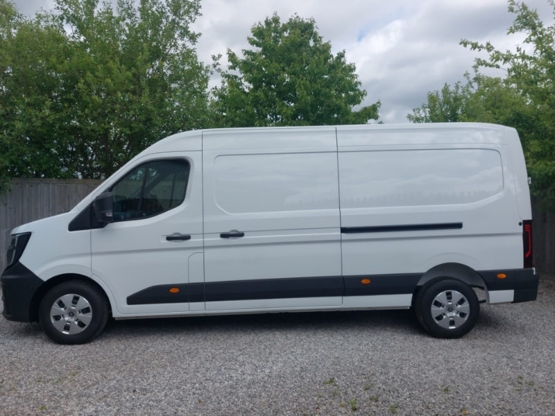 Renault Master Lm35 Blue Dci 150 Advance Medium Roof Van White #4