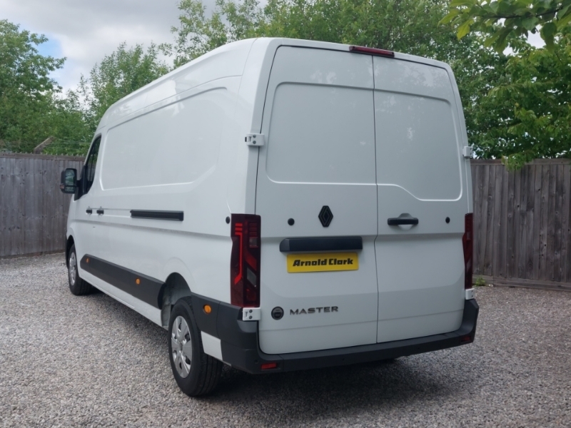 Renault Master Lm35 Blue Dci 150 Advance Medium Roof Van White #2