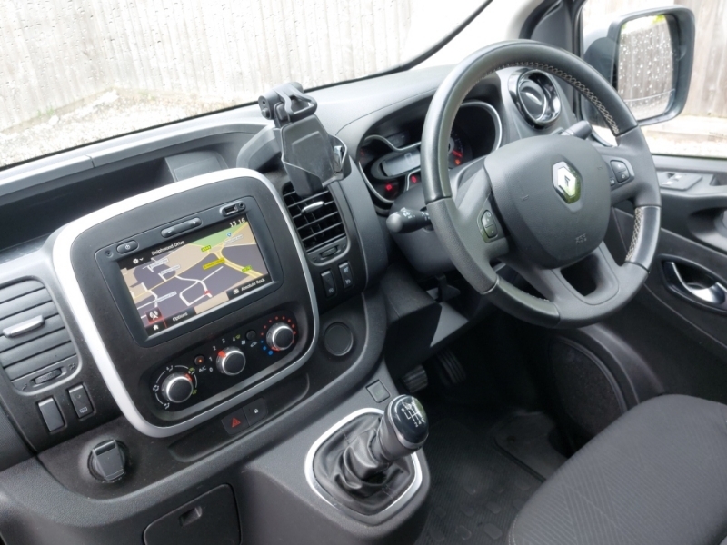 Renault Trafic Sl28 Energy Dci 145 Sport Nav Van Silver #3