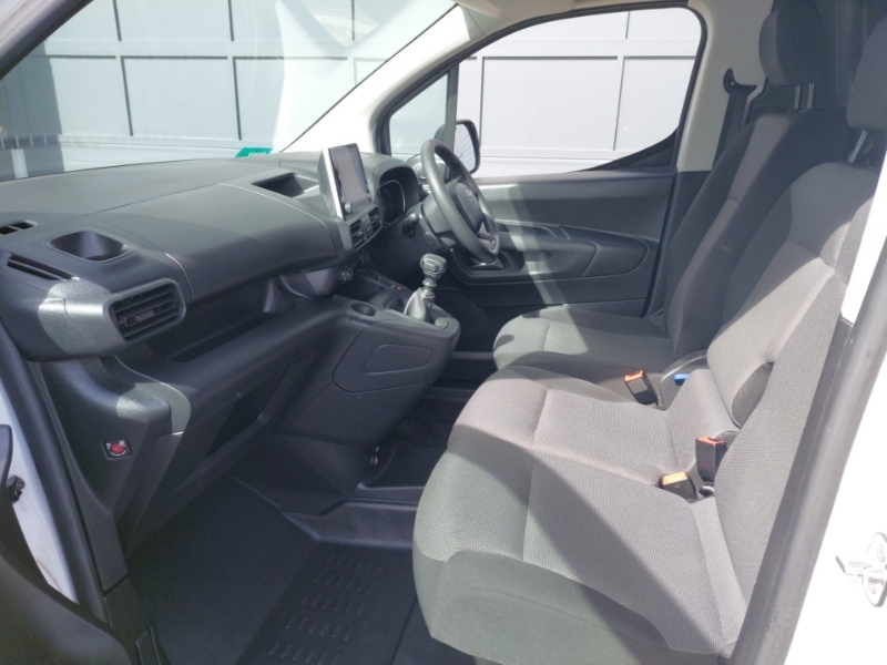 Toyota Proace City 1.5D 100 Active Van 6 Speed White #5