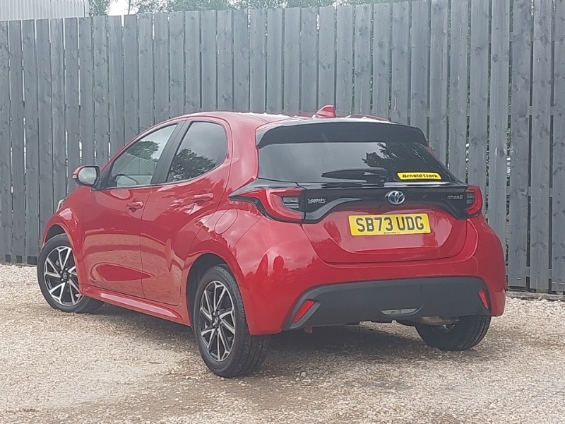 Toyota Yaris 1.5 Hybrid Design Cvt Red #2