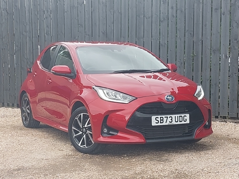 Toyota Yaris 1.5 Hybrid Design Cvt Red