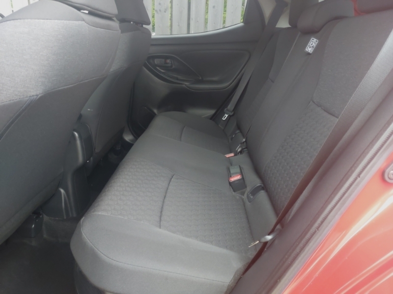 Toyota Yaris 1.5 Hybrid Design Cvt Red #6