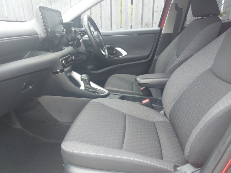 Toyota Yaris 1.5 Hybrid Design Cvt Red #5