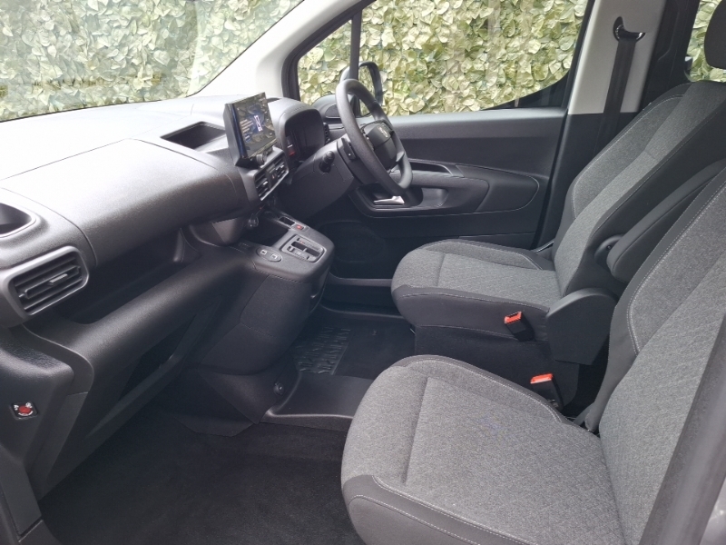 Vauxhall Combo-e Life 100Kw Design XL 52Kwh 7 Seat SA25CVV Grey #5