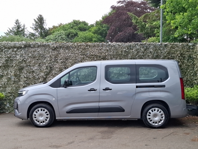 Vauxhall Combo-e Life 100Kw Design XL 52Kwh 7 Seat SA25CVV Grey #4
