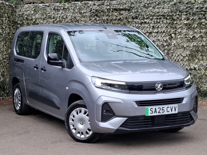 Vauxhall Combo-e Life 100Kw Design XL 52Kwh 7 Seat Grey