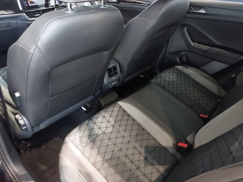 Volkswagen T-Roc 1.5 Tsi R-line YF72SUY Black #6
