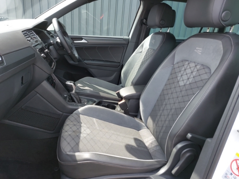Volkswagen Tiguan 1.5 Tsi 150 R-line Edition Dsg WU73MLN White #5