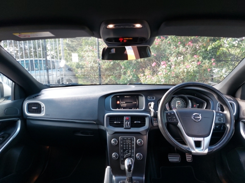 Volvo V40 D3 4 Cyl 150 R Design Nav Plus Geartronic Silver #3