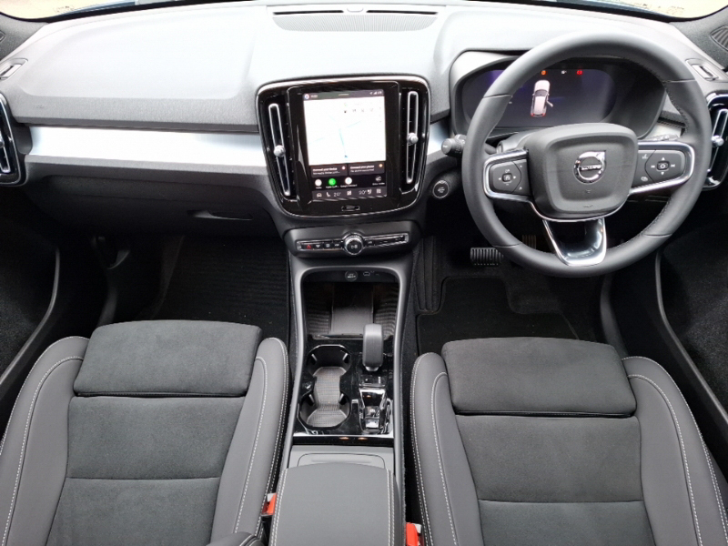 Volvo XC40 2.0 B3p Plus Black Edition Black #3